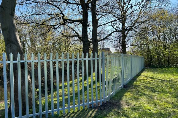 Galvanised only triple pointed palisade